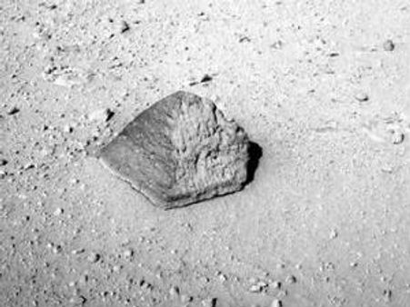 செவ்வாய் கிரகத்தில் பிரமிடு வடிவ பாறை... கண்டுபிடித்தது கியூரியாசிட்டி!