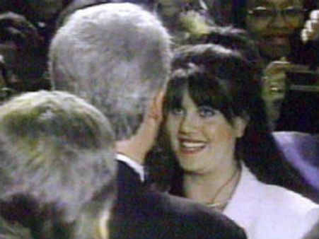 பில் கிளிண்டனுடனான 'கசமுசாக்களை' புத்தகமாக வெளியிடும் மோனிகா லெவின்ஸ்கி!