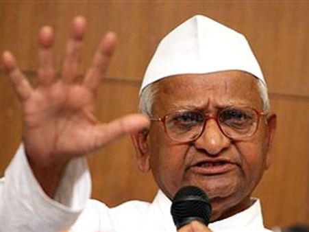 கேஜ்ரிவால் தரும் நிதி வேண்டாம்... அன்னா அதிரடி