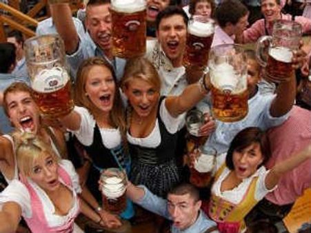 சியர்ஸ்... மியூனிச்சில் கோலாகலமாக தொடங்கிய பீர் திருவிழா!