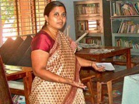 அச்சுதானந்தனுடன் உதயக்குமாரின் மனைவி மீரா திடீர் சந்திப்பு