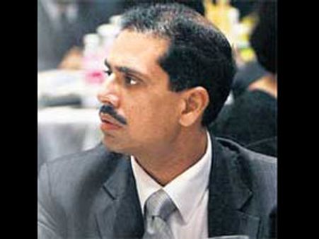 பிரியங்காவின் கணவர் வத்ராவுக்கு ரூ.300 கோடி லஞ்சம் தந்தது டிஎல்எப்: அரவிந்த் கெஜரிவால்