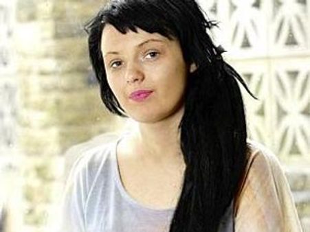 பெரும் 'குடிமகள்'...ஒரே ராத்திரியில் 5 லிட்டர் மதுவை 'உள்ளே' தள்ளிய டீன் ஏஜ் பெண்!