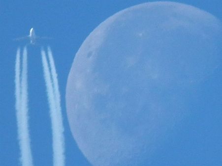 17-ம் தேதி மட்டும் பகல் நேரம் 36 மணி நேரமாக நீடிக்கும்?- பீதி கிளப்பும் எஸ்எம்எஸ்!