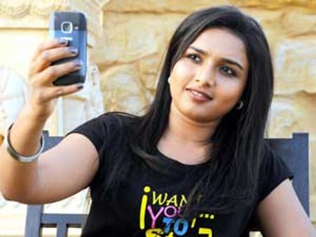 பெண்களுக்கு ஆபாச எம்.எம்.எஸ் அனுப்பினால் 3 ஆண்டு சிறை- மத்திய அரசு பரிசீலனை