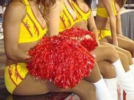 செக்ஸ் சூதாட்டத்தில் ஈடுபட்ட ஐபிஎல் சியர் லீடர்.. ஏஜென்ட்டுடன் கைது!