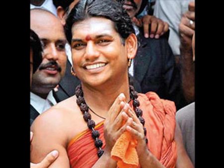 கைதிலிருந்து தப்ப தமிழகத்தை விட்டு ஓடினார் நித்தியானந்தா!