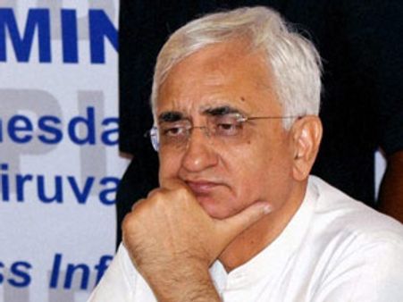 ஹஜ் யாத்திரையை திடீரென ரத்து செய்தார் சல்மான் குர்ஷித்- அமைச்சரவையிலிருந்து நீக்கம்?