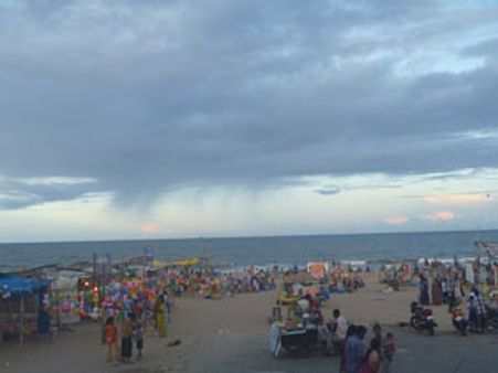 காற்றழுத்த தாழ்வு மண்டலம் புயலாகிறது -கன மழை எச்சரிக்கை - கடலோரங்களில் பலத்த காற்று