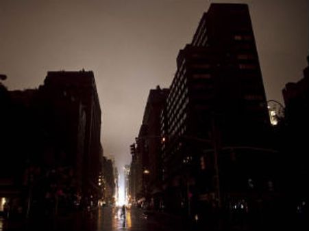 அமெரிக்க வரலாற்றிலேயே மிகப்பெரும் இயற்கை துயரமாக உருவெடுத்த சான்டி புயல்