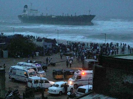 உயிரைக் காக்க கடலில் குதித்து பலியான கப்பல் மாலுமிகளில் ஒருவர் அரக்கோணத்துக்காரர்