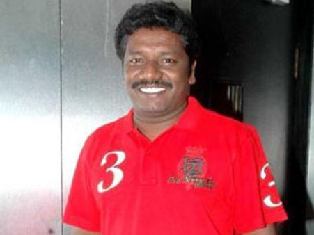 என்னைக் கொல்ல சதி... ஓட்டுக் கேட்டு வந்தா என்னை செருப்பால அடிங்க...: நடிகர் கருணாஸ்