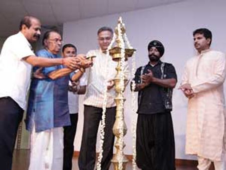 துபாயில் அசத்திய இந்திய நண்பர்கள் சங்கத்தின் தீபாவளி உத்சவ்2012