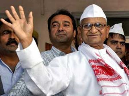 ரொம்ப நல்லவருங்க கேஜ்ரிவால்... சொல்கிறார் அன்னா