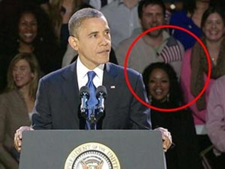 ஒபாமா வெற்றிப் பேச்சை திசை திருப்பிய கொண்டையில் கொடி வைத்த பெண்!