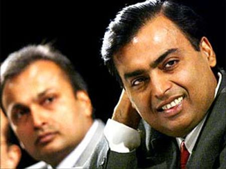 சுவிஸ் வங்கியில் அம்பானி சகோதரர்கள், ரிலையன்ஸுக்கு ரூ. 400 கோடி கருப்புப் பணம்- கெஜ்ரிவால்