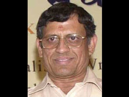 கட்காரி குறித்து டிவிட்டரில் எழுதி, சிறிது நேரத்தில் நீக்கிய குருமூர்த்தி!