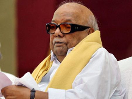 சில்லறை வணிகத்தில் அன்னிய முதலீடு: மசோதா வரட்டும், முடிவெடுப்போம்- கருணாநிதி 'சஸ்பென்ஸ்'!