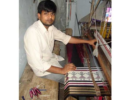 வருமானம் போதவில்லை... வாழ வழியின்றி தவிக்கும் போச்சம்பள்ளி சேலை உற்பத்தியாளர்கள்!