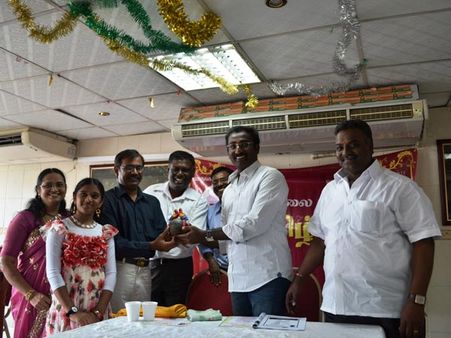 குழந்தைகள் தின ஸ்பெஷல்: துபாயில் 11 வயது சிறுமி தலைமையில் நடந்த கவியரங்கம்