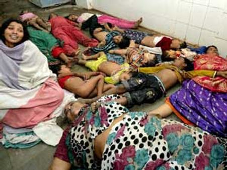 பாட்னாவில் சாத் திருவிழாவின்போது ஏற்பட்ட கூட்டநெரிசலில் சிக்கி 9 குழந்தைகள் உள்பட 17 பேர் பலி