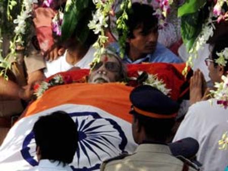 நாளை சென்னை கொண்டு வரப்படும் பால் தாக்கரேவின் அஸ்தி: 26ல் ராமேஸ்வரத்தில் கரைப்பு