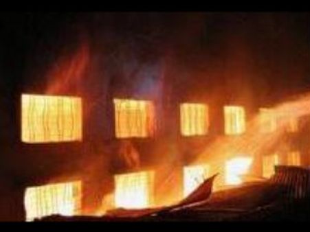 வங்க தேசத்தில் ஆடை தொழிற்சாலையில் பயங்கர தீ: 112 பேர் பலி