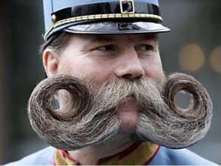 புற்றுநோய் விழிப்புணர்வுக்காக மீசை வளர்த்து பிரசாரம்!