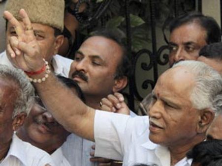 சோனியா பிறந்த நாளில் புதிய கட்சி தொடங்கும் எதியூரப்பா!