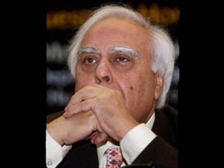 ஐடி ஆக்ட் 66(A) - பழிதீர்க்க கபில்சிபல் வெப்சைட்டை முடக்கிய ஹேக்கர்ஸ்!