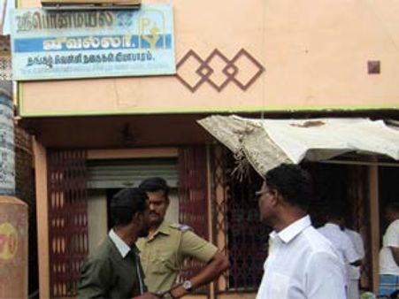 திருப்புவனம் நகைகடையில் 40 பவுன் நகை கொள்ளை