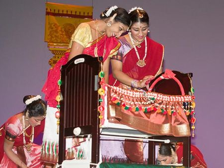 'ஆயிரம் கரங்கள் நீட்டி...' திரை நட்சத்திரங்கள் இல்லாமலேயே திரண்ட ஆயிரம் ரசிகர்கள்!