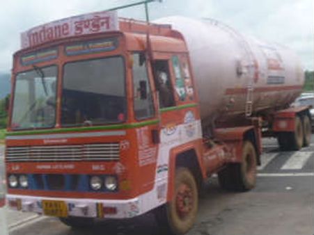 எல்பிஜி டேங்கர் லாரிகள் வேலைநிறுத்தம் தொடங்கியது: சிலிண்டர் தட்டுப்பாடு அபாயம்