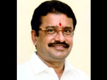 பொதுப்பணித்துறை அமைச்சர் கே.வி. ராமலிங்கம் உறவினர் மீது காவல்நிலையத்தில் புகார்.