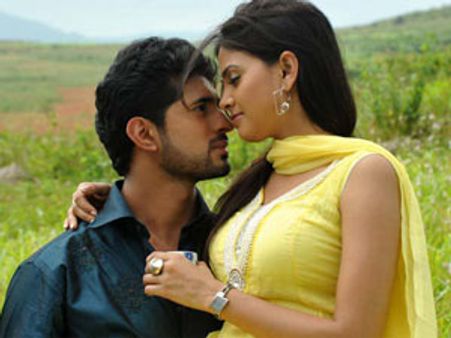 இதழ் பிரித்து மெல்லச் சிரியேன்...!