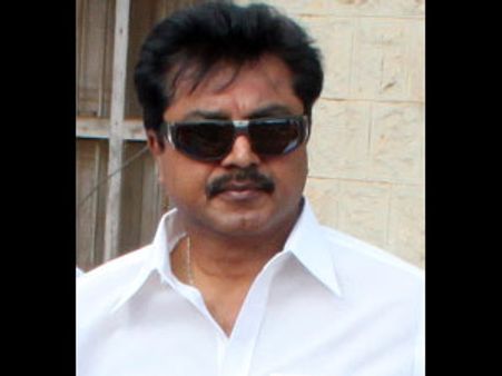 டெல்லியில் குளிரில் நடுங்குபவர்களுக்காக போர்வை சேகரிக்கும் சரத்குமார்