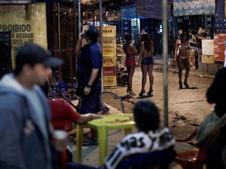 'துரை'ங்கல்லாம் வர்றாங்க.. வேகம் வேகமாக இங்கிலீஷ் கற்கும் பிரேசில் விபச்சார அழகிகள்