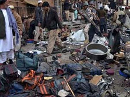 பாகிஸ்தானில் 4 பயங்கர குண்டுவெடிப்புகள்- 115 பேர் பலி, 200 பேர் காயம்