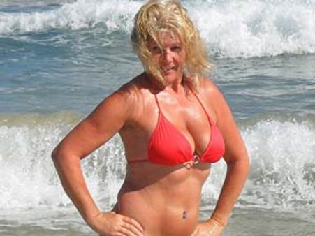 பிகினி உடை போட்டியில் இளம் பெண்களை வென்று வாகை சூடிய 46 வயது பெண்!