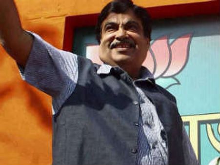 நிதின் கத்காரிக்கு வருமான வரித்துறை நோட்டீஸை அனுப்பியதா?