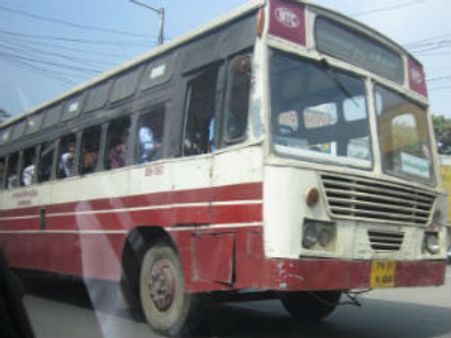 டீசல் நிரப்ப பெட்ரோல் பங்குகளில் குவிந்த அரசு பஸ்கள்...!