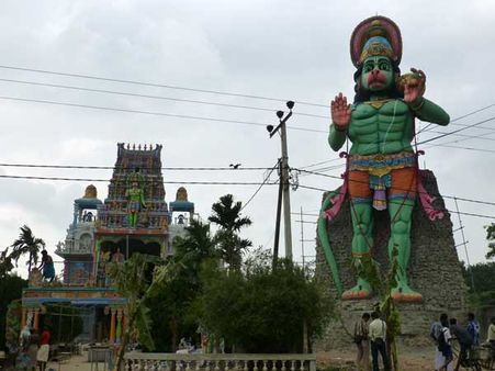 யாழ்பாணத்தில் 72 அடி உயரமான ஆஞ்சநேயர் சிலை! குடமுழுக்கு விழாவில் ஆயிரக்கணக்கானோர் பங்கேற்பு