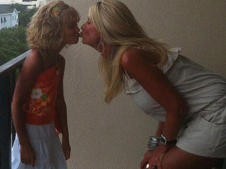 நீ என் மகளா... இப்படி ஒரு கேள்வியை எந்த அம்மாவும் கேட்கக் கூடாது!