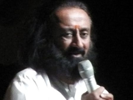 விஸ்வரூபத்தை எதிர்த்து போராடி விளம்பரம் செய்ய வேண்டாம்: முஸ்லீம்களுக்கு ஸ்ரீ ஸ்ரீ வேண்டுகோள்