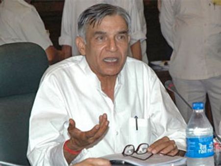 அலகாபாத் ரயில் நிலைய பாலம் இடியவில்லை; கூட்ட நெரிசலே விபத்துக்கு காரணம்: ரயில்வே அமைச்சர்