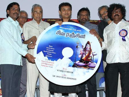 அவனன்றி அணு கூட அசையாது… உள்ளம் உருக்கும் சிவரஞ்சனியின் பாடல்கள்!