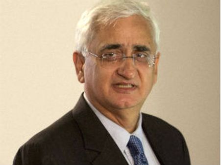 ஹெலிகாப்டர் முறைகேடு சர்ச்சையை அரசியலாக்க வேண்டாம்: சல்மான் குர்ஷித்