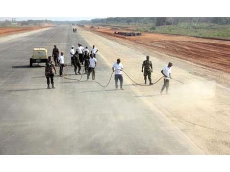 புலிகளின் இரணைமடு விமானத் தளத்தை சீரமைத்துப் பயன்படுத்தும் சிங்களப் படை!