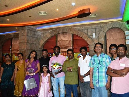 ஷார்ஜாவில் வயிறு வலிக்க சிரிக்க வைத்த நகைச்சுவை கலந்துரையாடல்