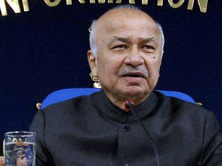 காவி தீவிரவாதப் பேச்சு புண்படுத்தியிருந்தால் மன்னித்து விடுங்கள் - ஷிண்டே